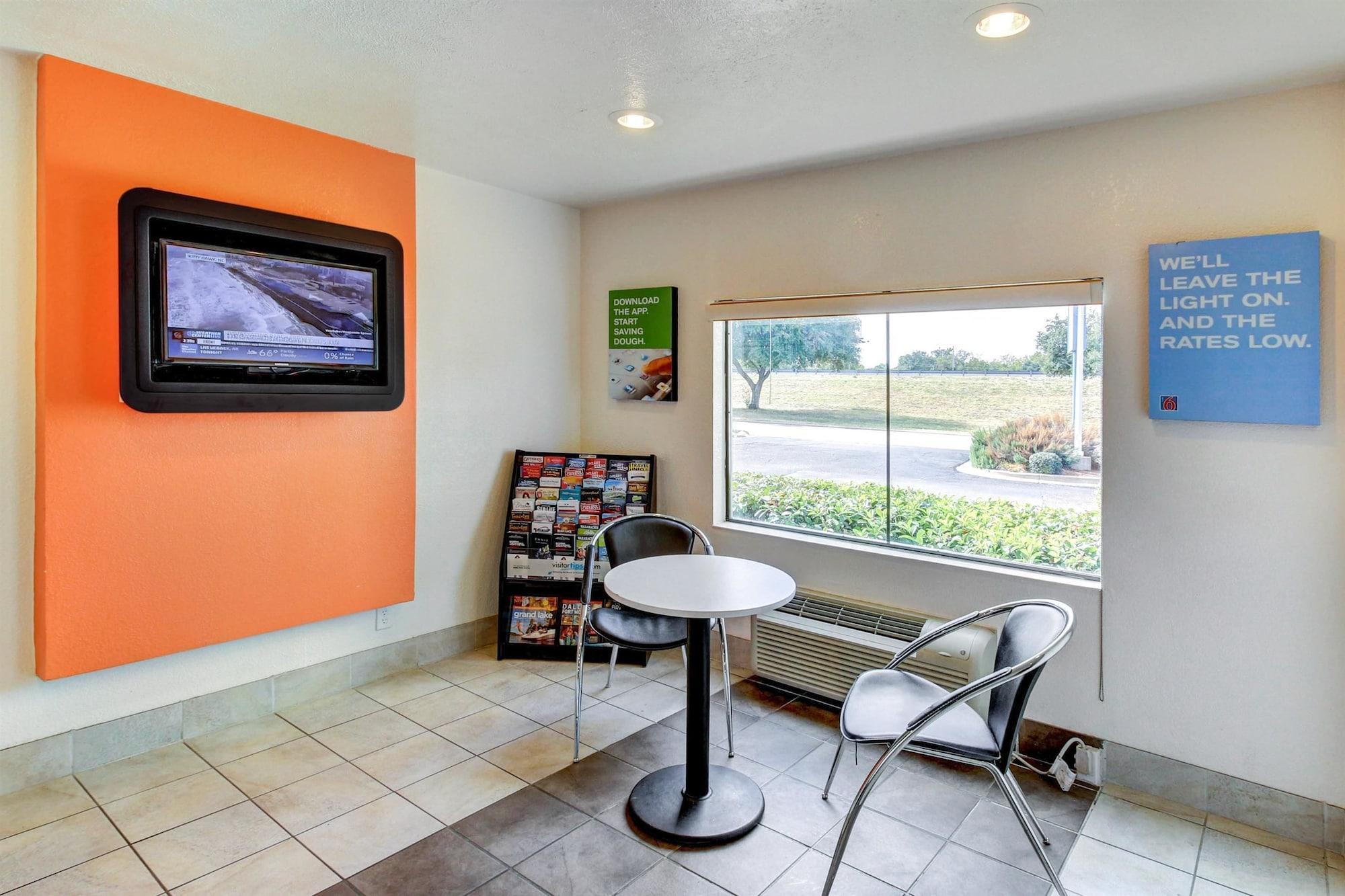 Days By Wyndham Area Hotel