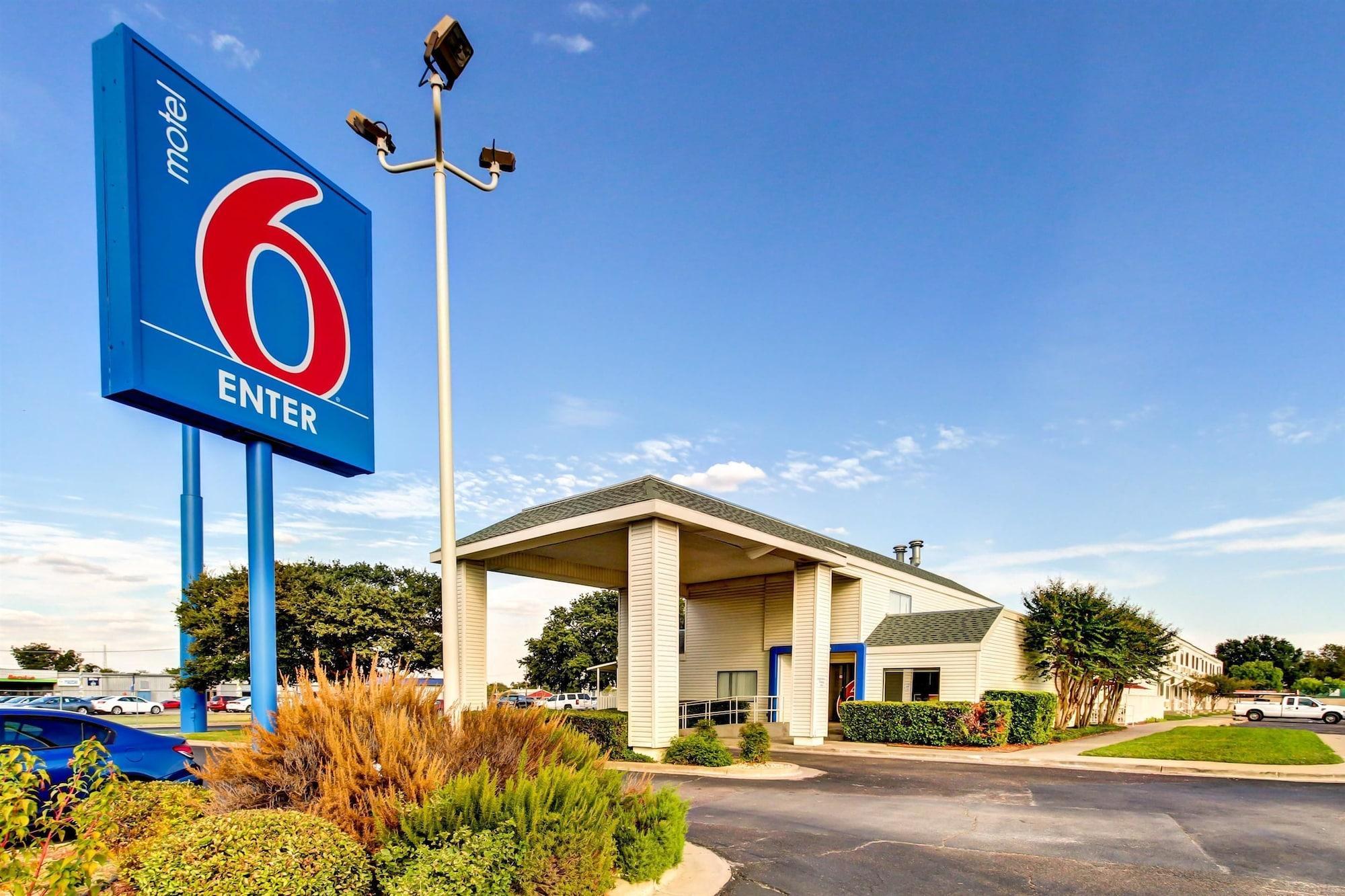 Days By Wyndham Area Hotel Waco