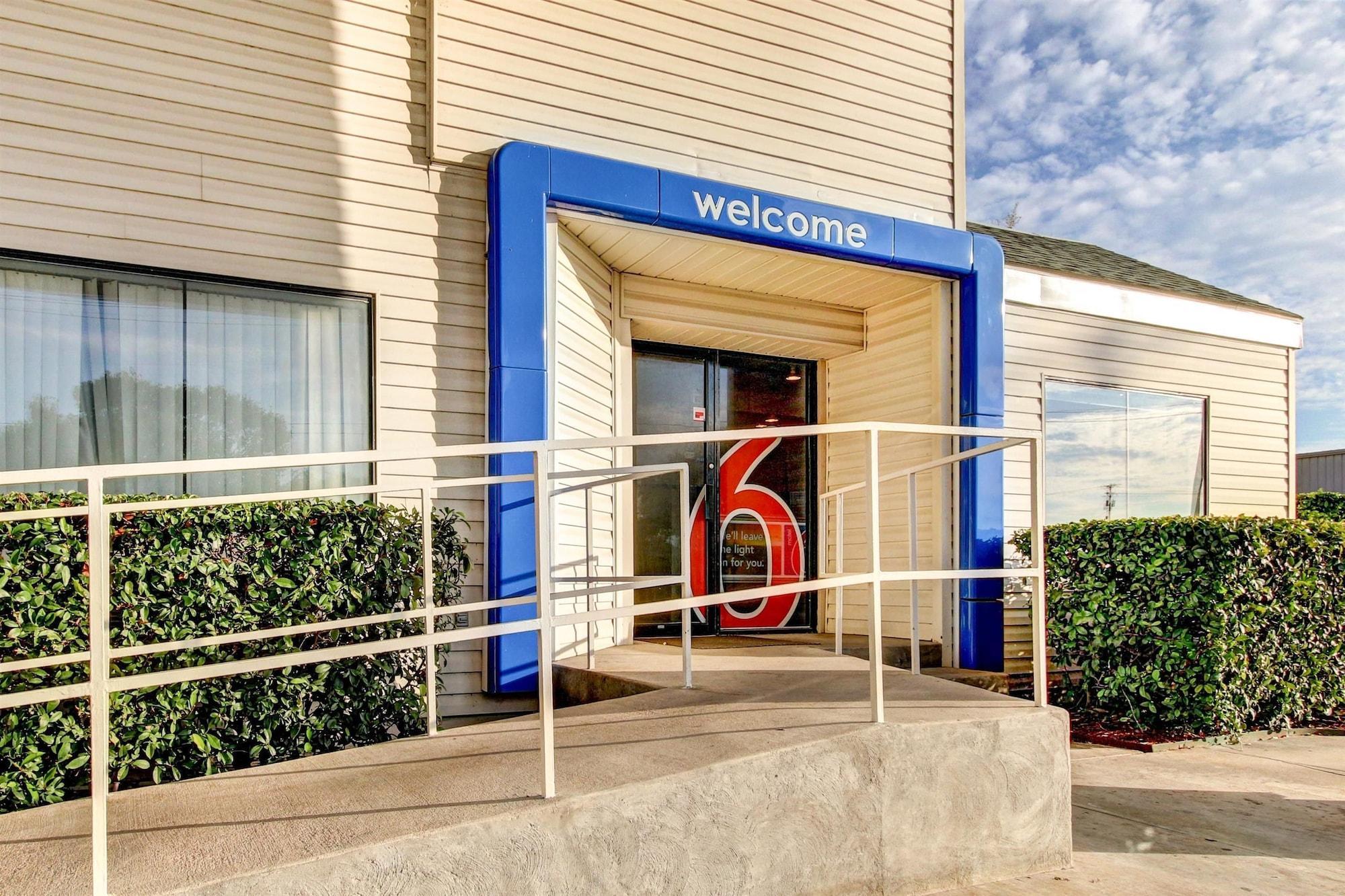 Days By Wyndham Area Hotel